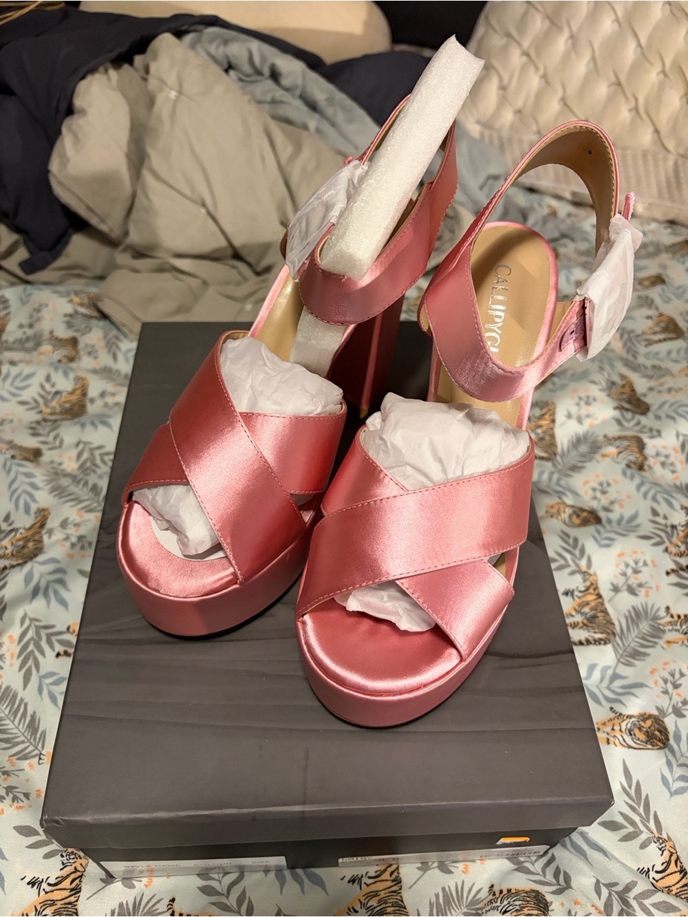 Callipygian Pink Satin Platform Heels - 7 NIB